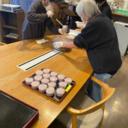 千手の華こねくとの作業風景
